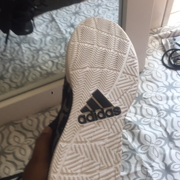 BRAND NEW ADIDAS - Picture 3 of 6